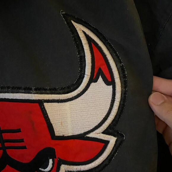 VINTAGE STARTER HOODIE JACKET CHICAGO BULLS NBA PREOWNED SIZE MEDIUM - Picture 8 of 16